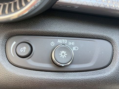 Certified 2025 Chevrolet Trax ACTIV w/ Sunroof Package image 24