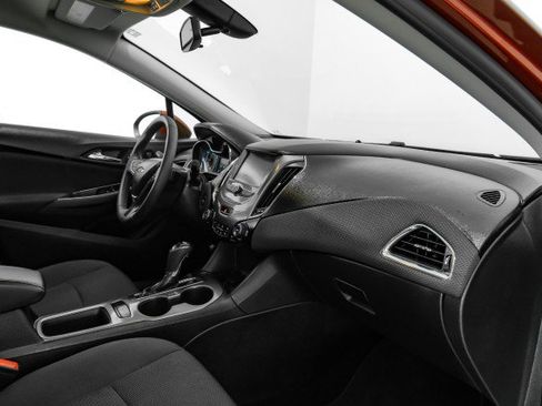 Used 2017 Chevrolet Cruze LT w/ Convenience Package image 10