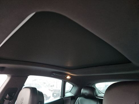 Used 2017 Maserati Levante image 10