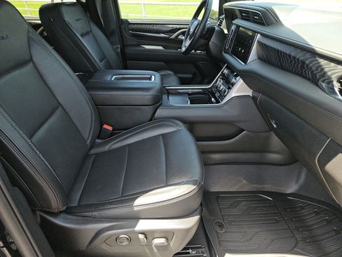 Used 2024 GMC Yukon XL Denali RWD image 36