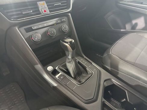 Used 2022 Volkswagen Taos SE image 25