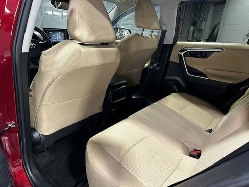 Used 2019 Toyota RAV4 LE FWD image 27