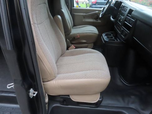 Used 2020 Chevrolet Express 3500 RWD image 9