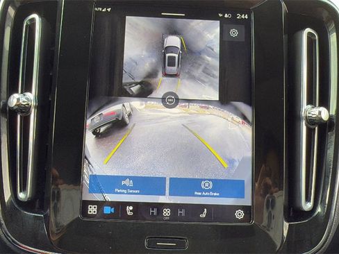 Certified 2025 Volvo XC40 B5 Plus image 18