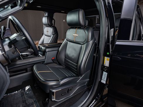 Used 2024 Ford F350 Platinum w/ FX4 Off-Road Package image 30