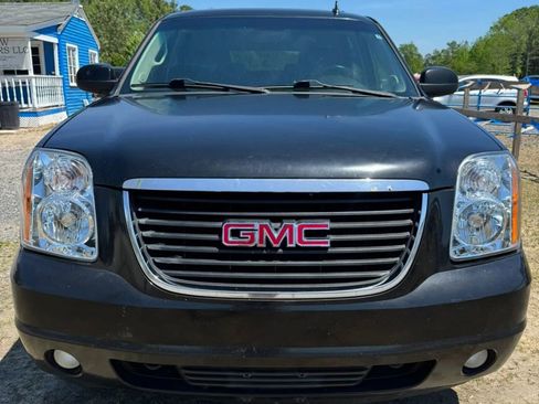 Used 2011 GMC Yukon XL SLT w/ SLT-2 Equipment Package AWD/4WD image 3