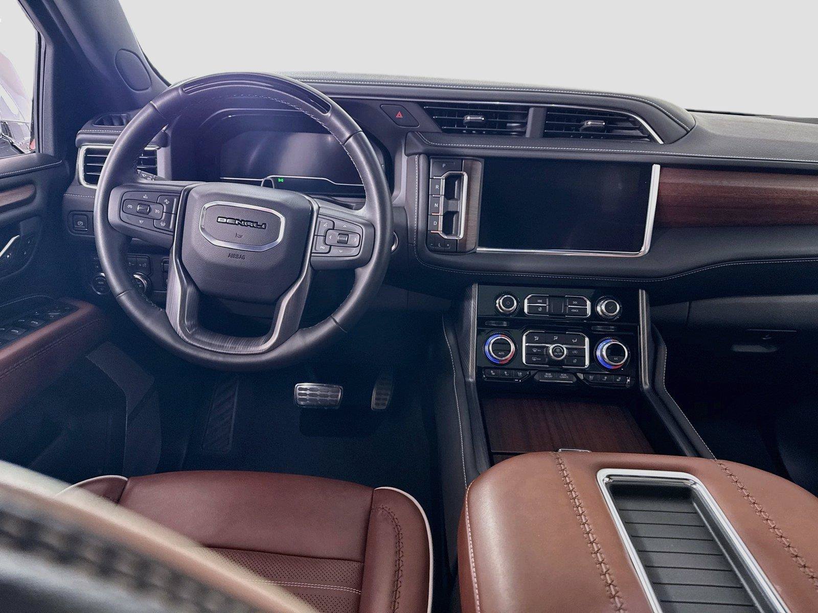 Used 2024 GMC Yukon XL Denali Ultimate AWD/4WD image 2