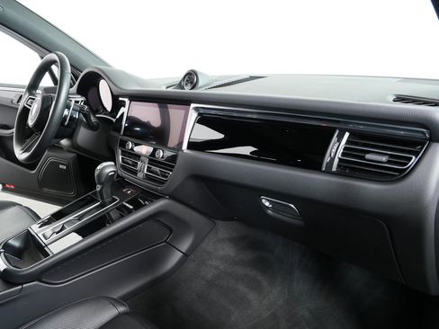 Certified 2025 Porsche Macan AWD image 25