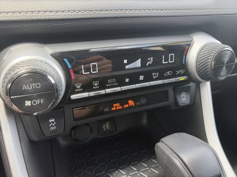 Used 2025 Toyota RAV4 XLE FWD image 24