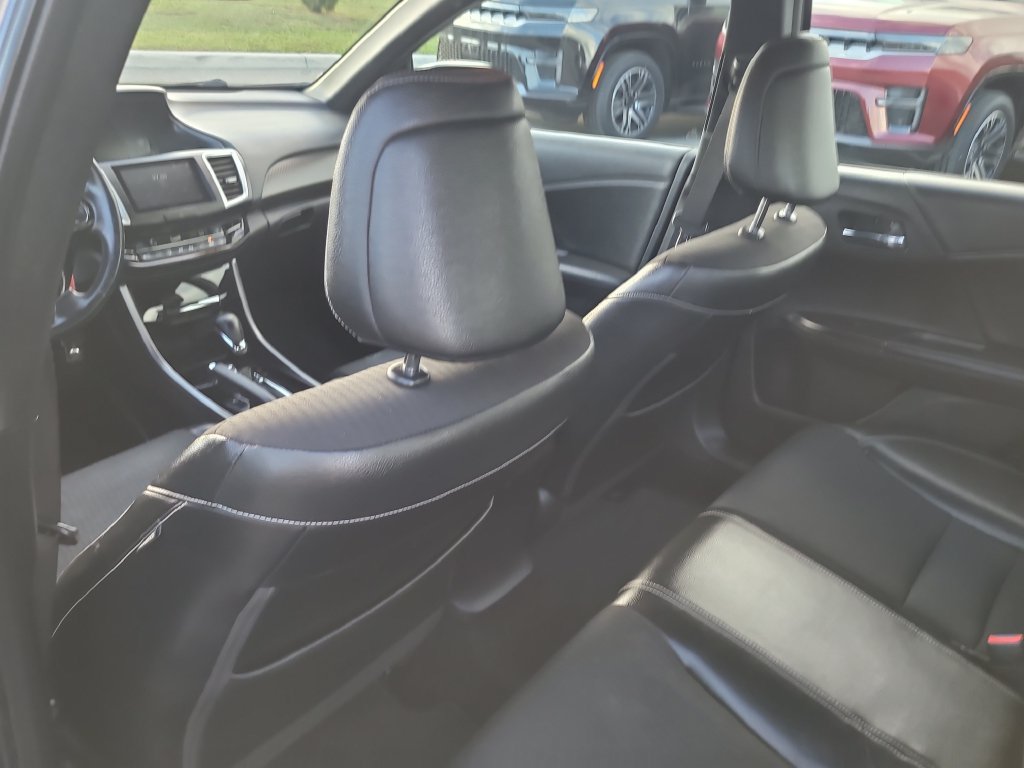 Used 2017 Honda Accord Sport image 11