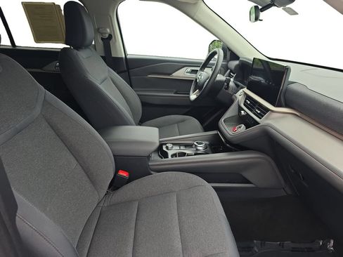 Used 2025 Ford Explorer Active RWD image 18