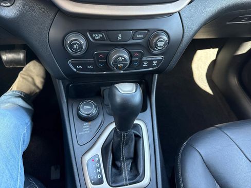 Used 2015 Jeep Cherokee Limited image 17