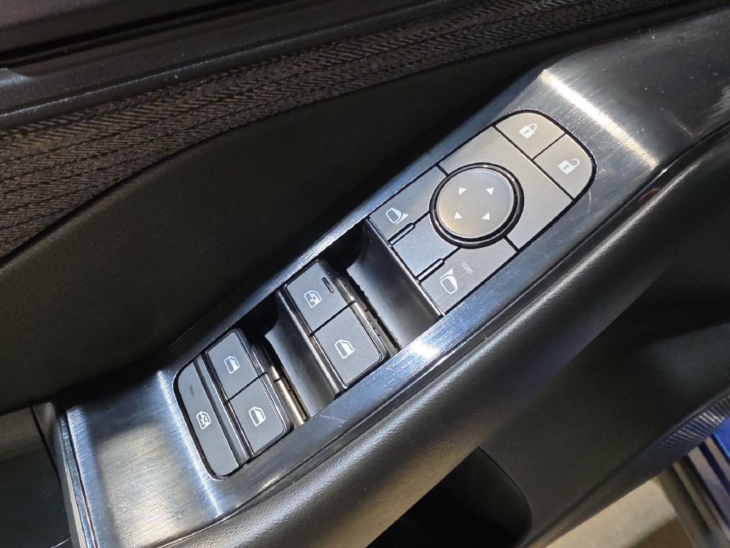 Used 2023 Nissan Rogue S AWD/4WD image 15