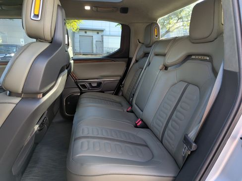 Used 2024 Rivian R1T Adventure AWD/4WD image 32