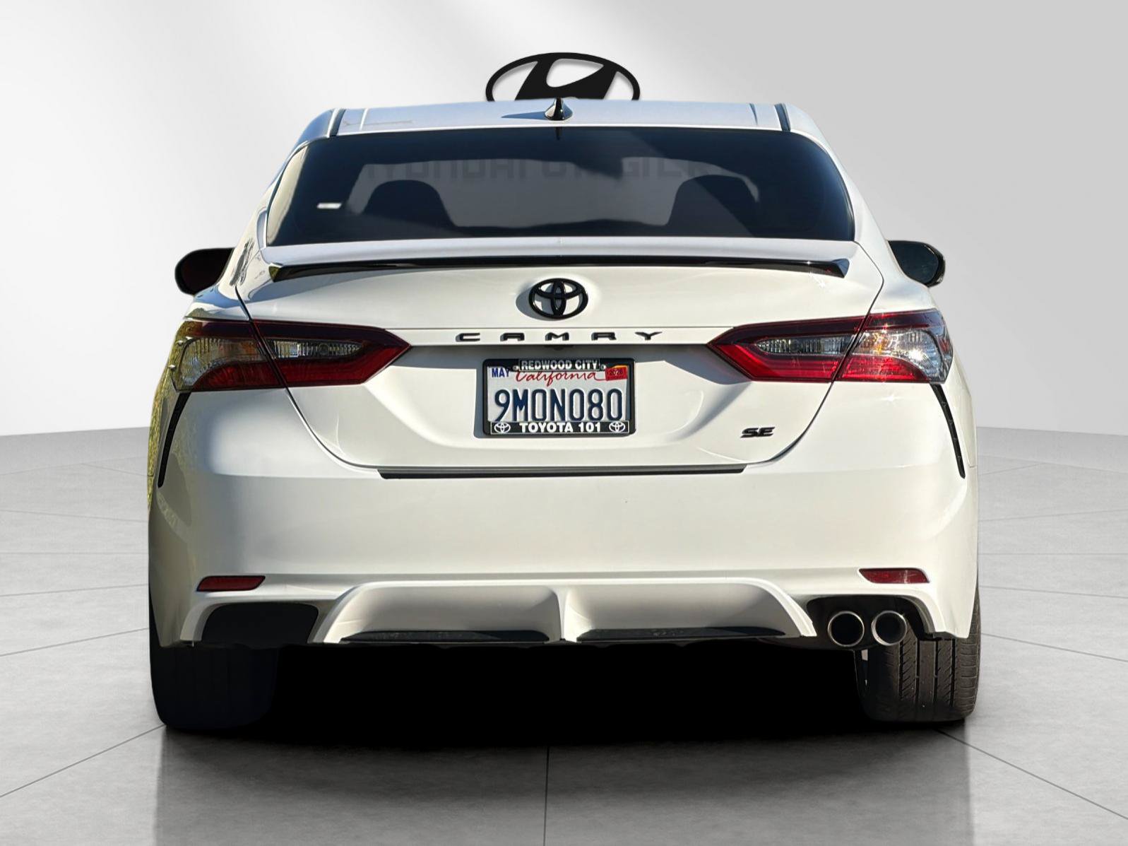 Used 2024 Toyota Camry SE w/ Convenience Package FWD image 4