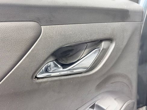 Used 2020 Chevrolet Traverse LT FWD image 19