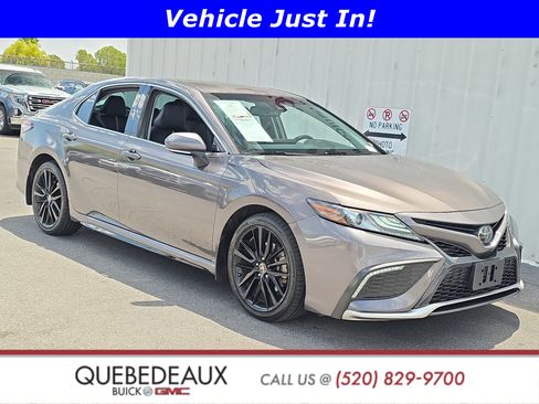 Used 2022 Toyota Camry XSE FWD image 1
