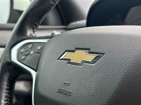 Used 2022 Chevrolet Traverse LT FWD image 30