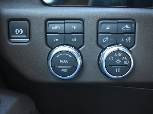 Used 2025 GMC Sierra 1500 SLT image 32