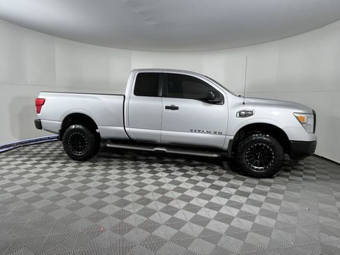Used 2017 Nissan Titan S image 6