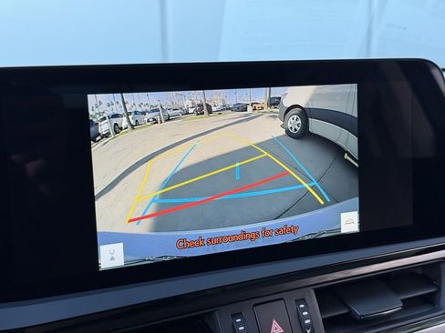 Used 2024 Lexus ES 300h w/ Premium Package image 4