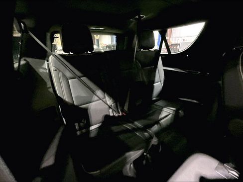 Used 2023 Chevrolet Suburban Premier image 27