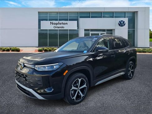 New 2025 Volkswagen Tiguan SE image 1