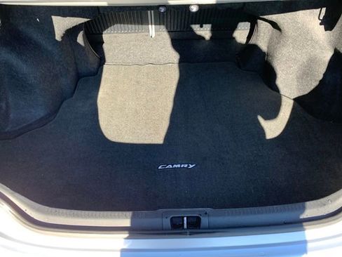 Used 2014 Toyota Camry LE image 21