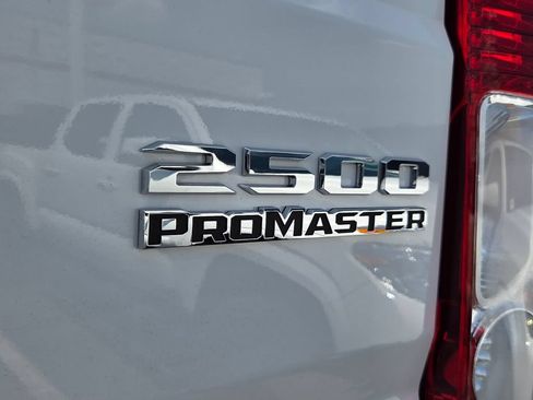Used 2025 RAM ProMaster 2500 w/ Convenience Group FWD image 10
