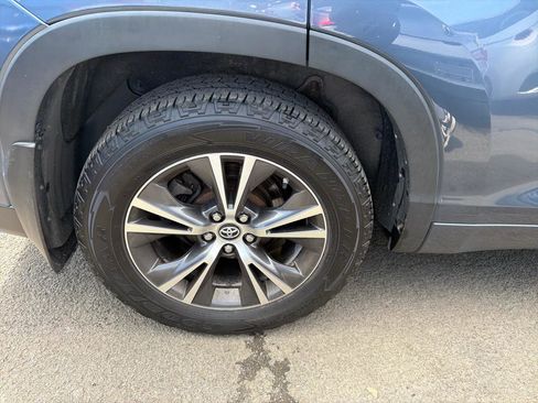 Used 2016 Toyota Highlander XLE image 5