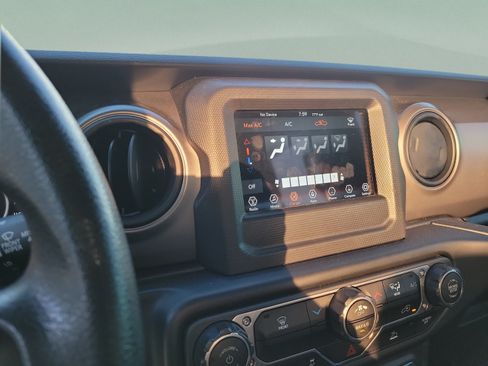 Used 2023 Jeep Gladiator Sport AWD/4WD image 20