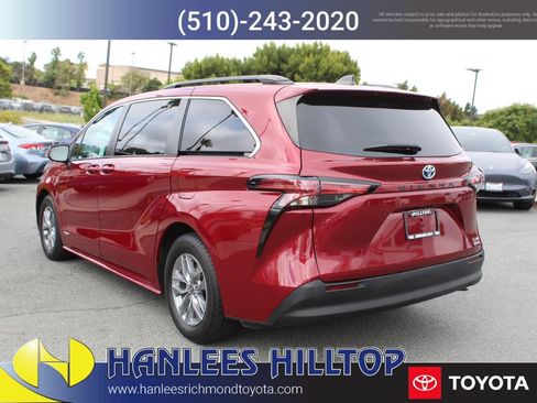 Used 2021 Toyota Sienna LE w/ LE Plus Package FWD image 9