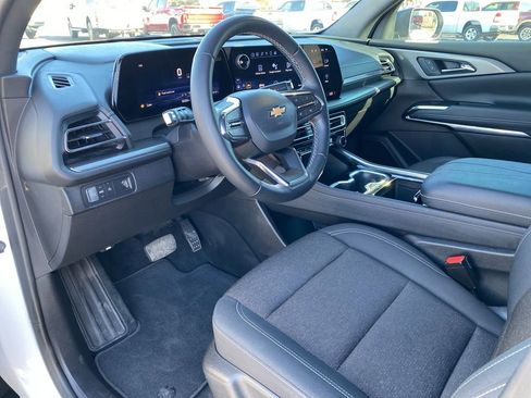 Used 2024 Chevrolet Traverse LS image 27