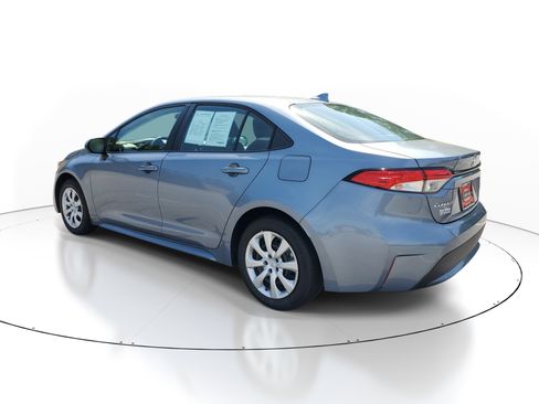 Used 2021 Toyota Corolla LE image 4