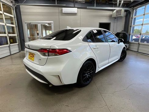 Used 2021 Toyota Corolla LE FWD image 5