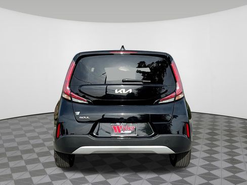 Used 2025 Kia Soul LX FWD image 5
