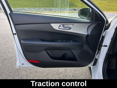 Used 2022 Kia Forte LXS image 17