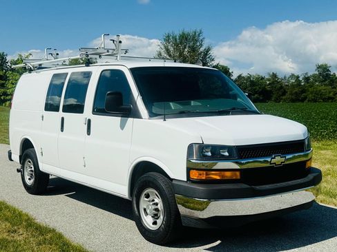 Used 2020 Chevrolet Express 2500 w/ Driver Convenience Package RWD image 4