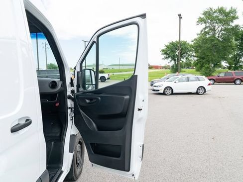 Used 2025 Mercedes-Benz Sprinter 2500 image 16