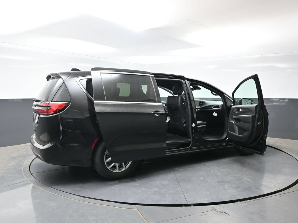 New 2027 Chrysler Pacifica Select w/ Family Tech Group FWD image 47