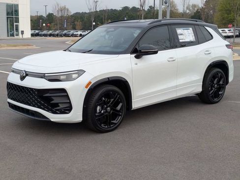New 2026 Volkswagen Tiguan SE R-Line FWD image 8