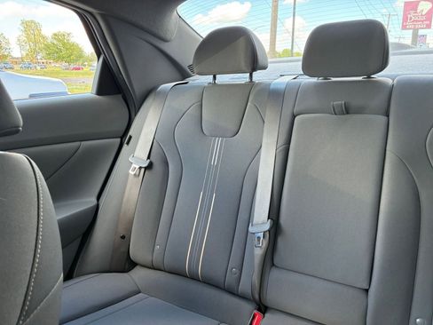 Used 2025 Hyundai Elantra SEL image 40