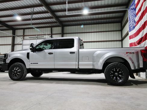 Used 2021 Ford F350 Platinum AWD/4WD image 6