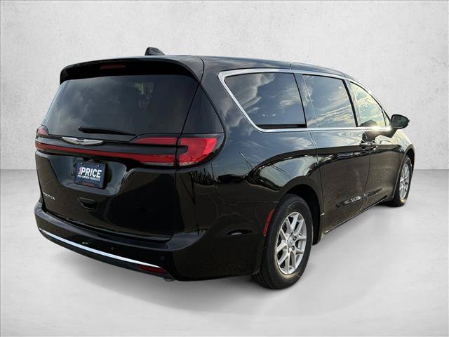 Used 2026 Chrysler Pacifica Select FWD image 2