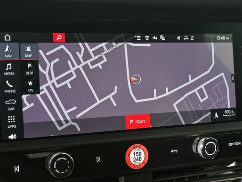 Certified 2025 Porsche Macan image 13