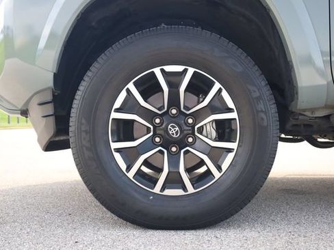 Used 2023 Toyota Tacoma TRD Sport w/ Technology Package RWD image 7