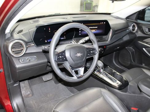 Used 2024 Chevrolet Trax ACTIV w/ Driver Confidence Package image 14