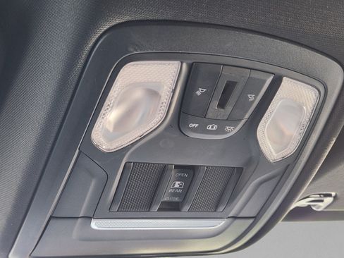 Used 2019 RAM 1500 4x4 Crew Cab image 20