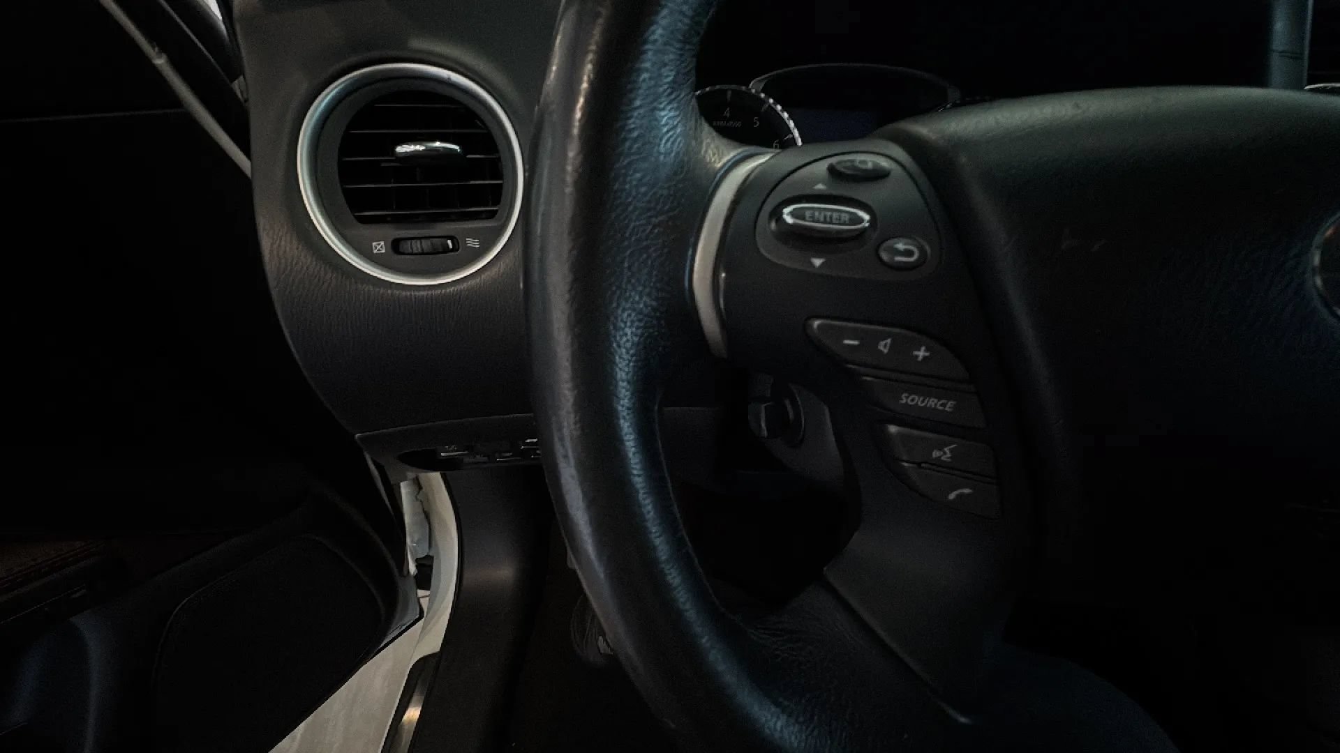 Used 2014 INFINITI QX60 FWD w/ Deluxe Touring Package image 42