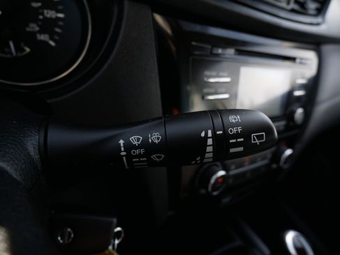 Used 2017 Nissan Rogue S image 32